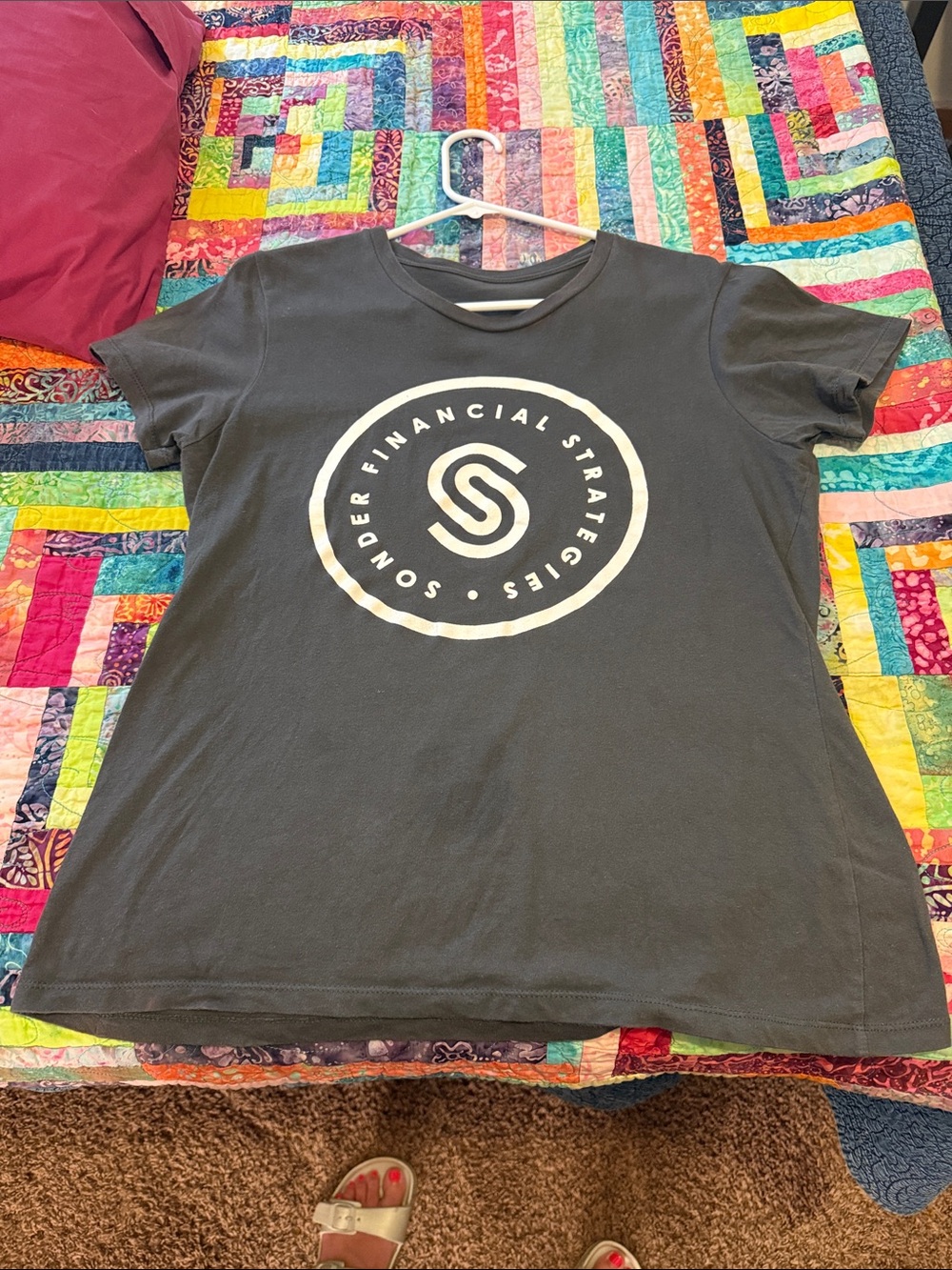 EUC - Sonder Financial Strategies Graphic Tee - Women’s XL